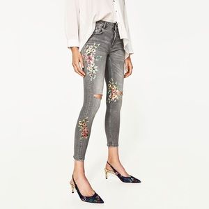 🌸 Zara | Floral print jeans